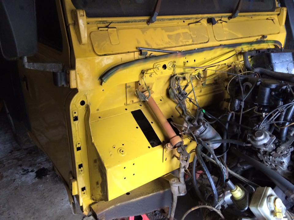 yellow 90 bulkhead up close.jpg