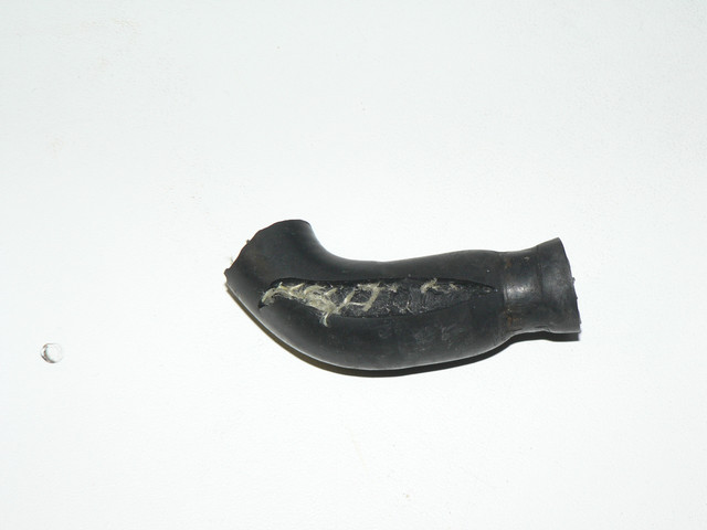 Front-top-rad-return-coolant-hose-blown-to-resovoir.jpg