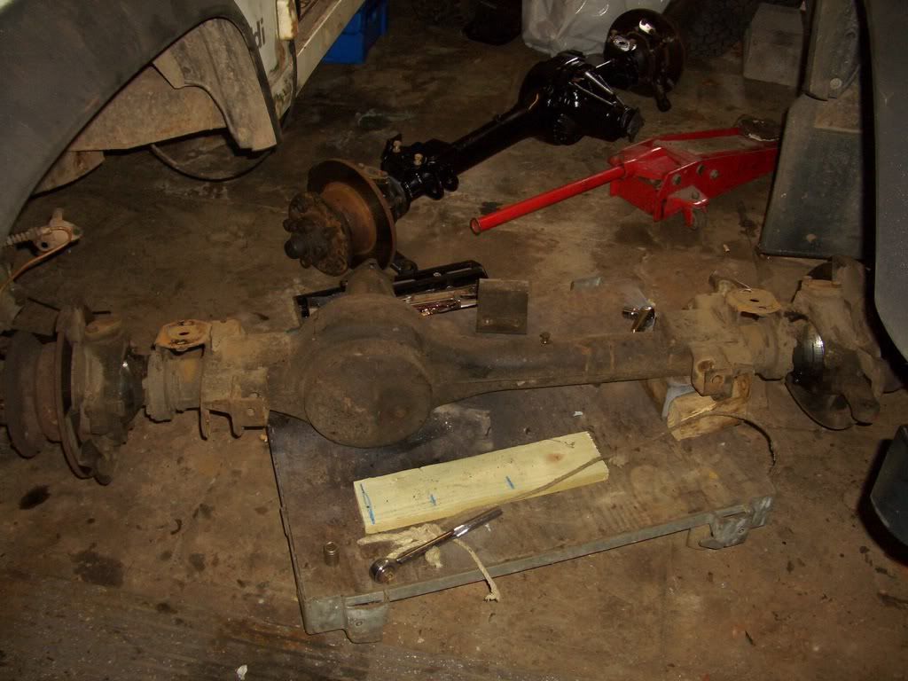 Changingmedefenderaxle016.jpg