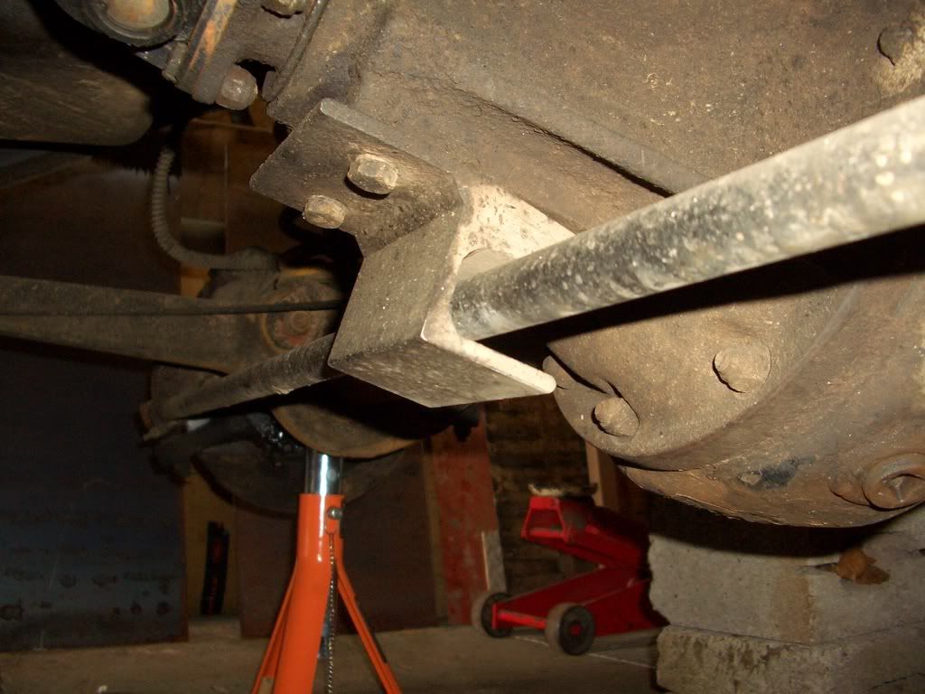 Changingmedefenderaxle006.jpg