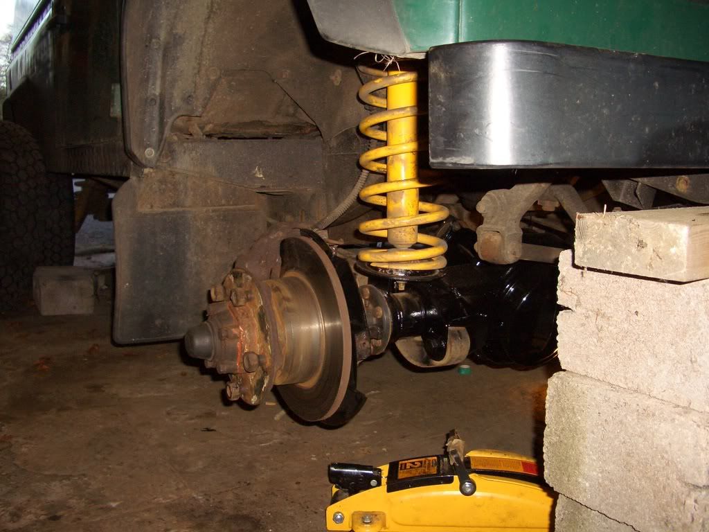 Changingmedefenderaxle018.jpg