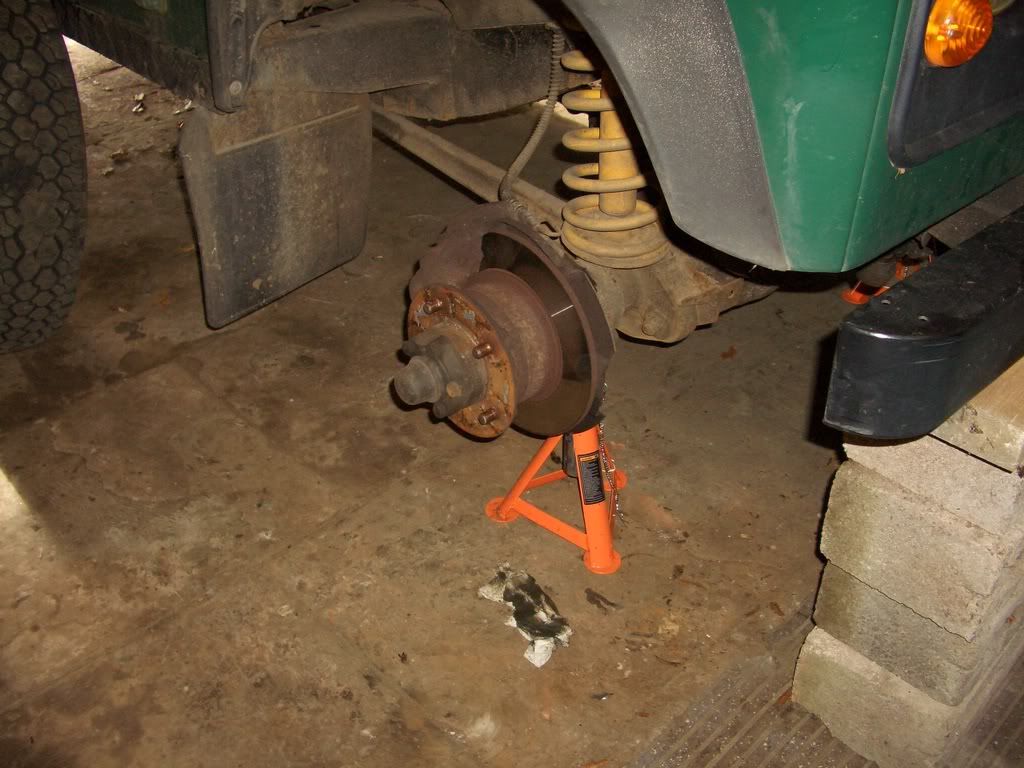 Changingmedefenderaxle003.jpg