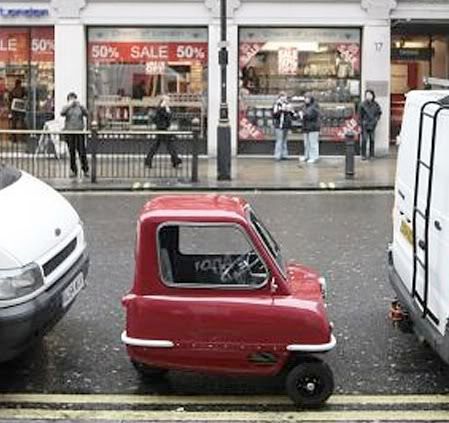 Worlds-smallest-Car-Street.jpg