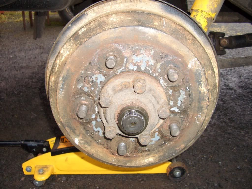 rearwheelbearingsrenewal003.jpg