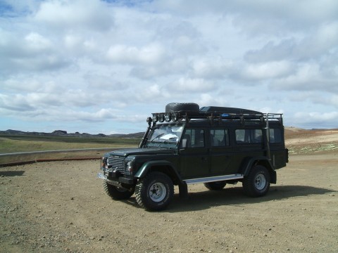 1995-land-rover-defender-130-station-wagon-325.jpg