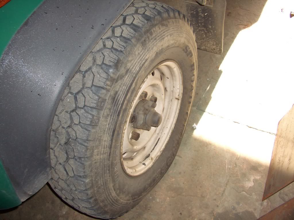 Changingmedefenderaxle001.jpg