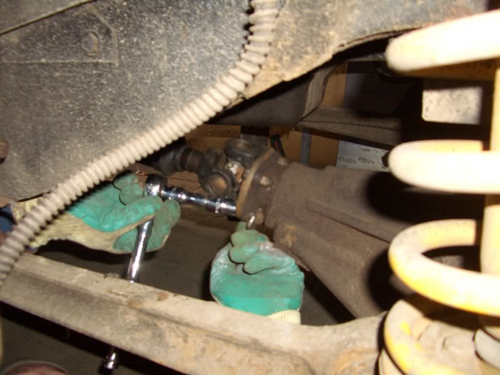 Changingmedefenderaxle007.jpg