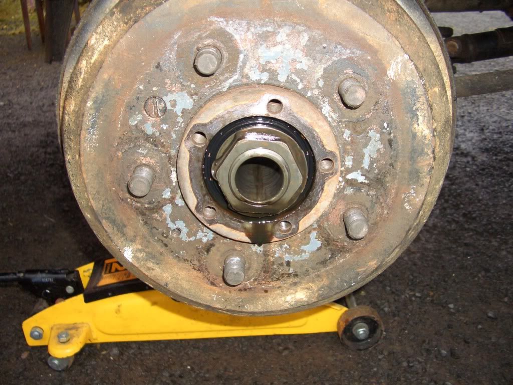 rearwheelbearingsrenewal005.jpg