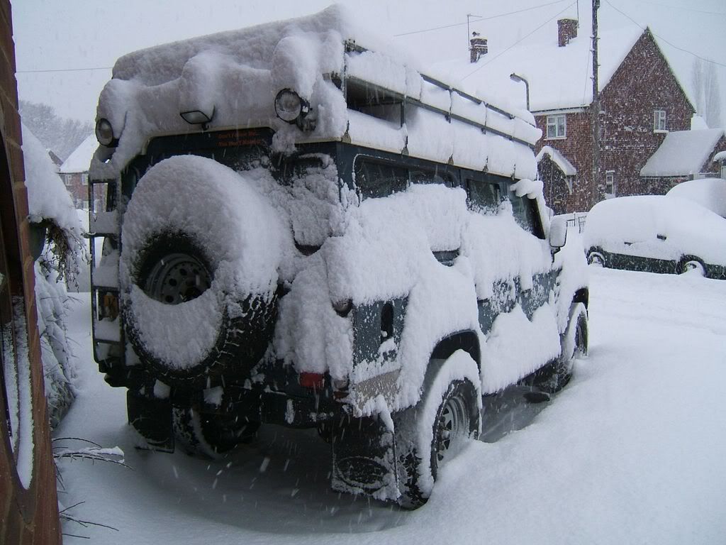 Landyundersnow02Feb2009.jpg