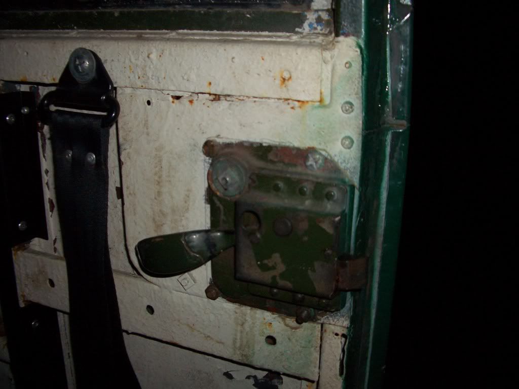 reardoorcatch001.jpg