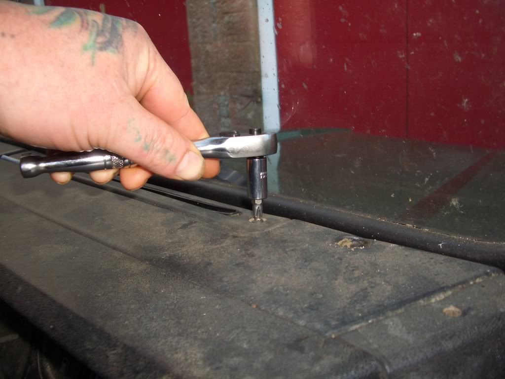 removingscrewsondash002.jpg