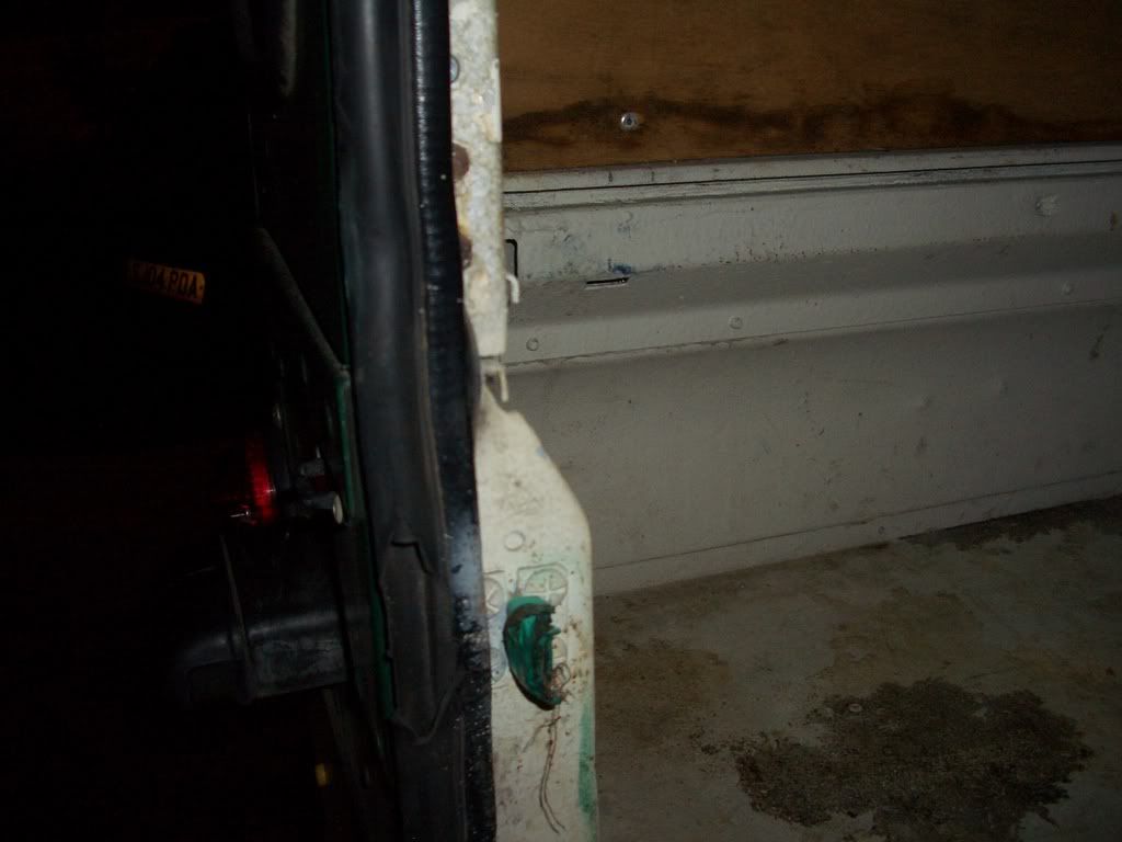 reardoorcatch002.jpg