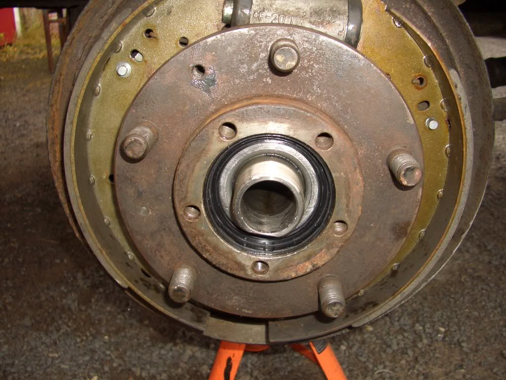 rearwheelbearingsrenewal021.jpg