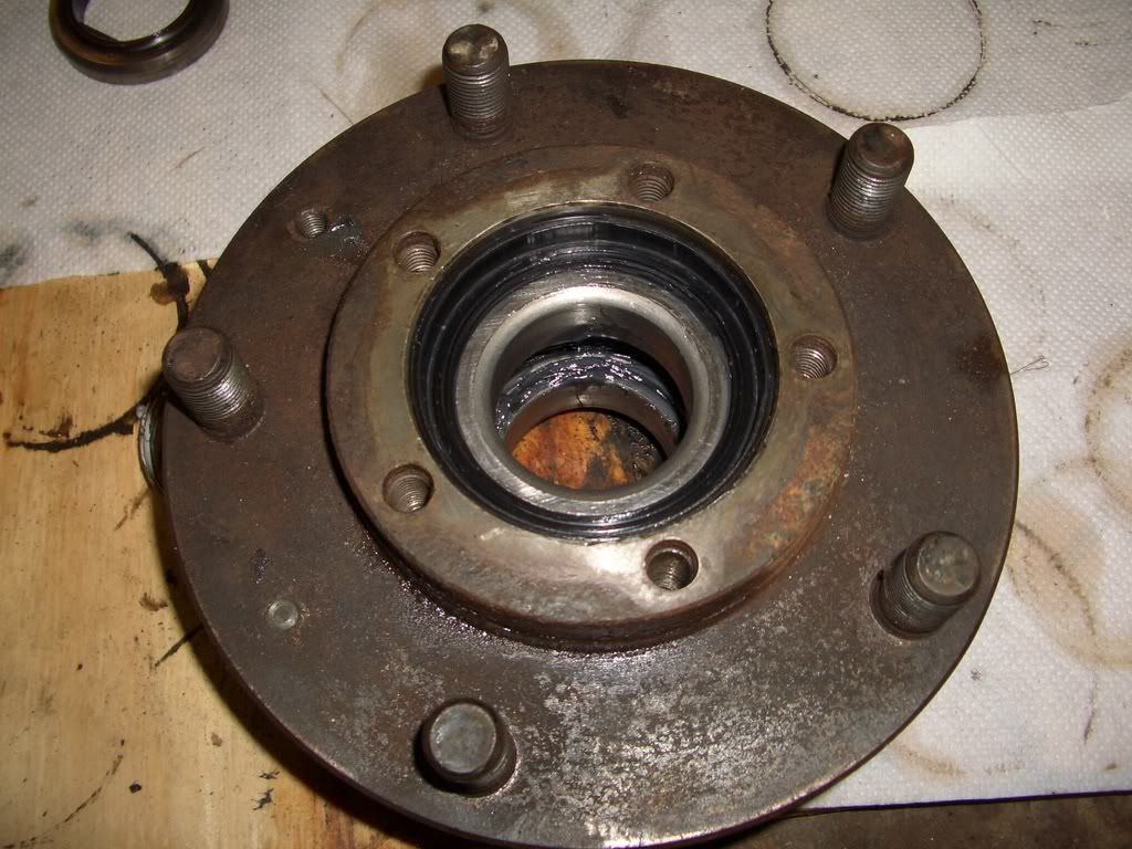 rearwheelbearingsrenewal020.jpg