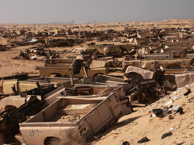 Land_Rover_Graveyard_at_Ad_Dakhla.JPG