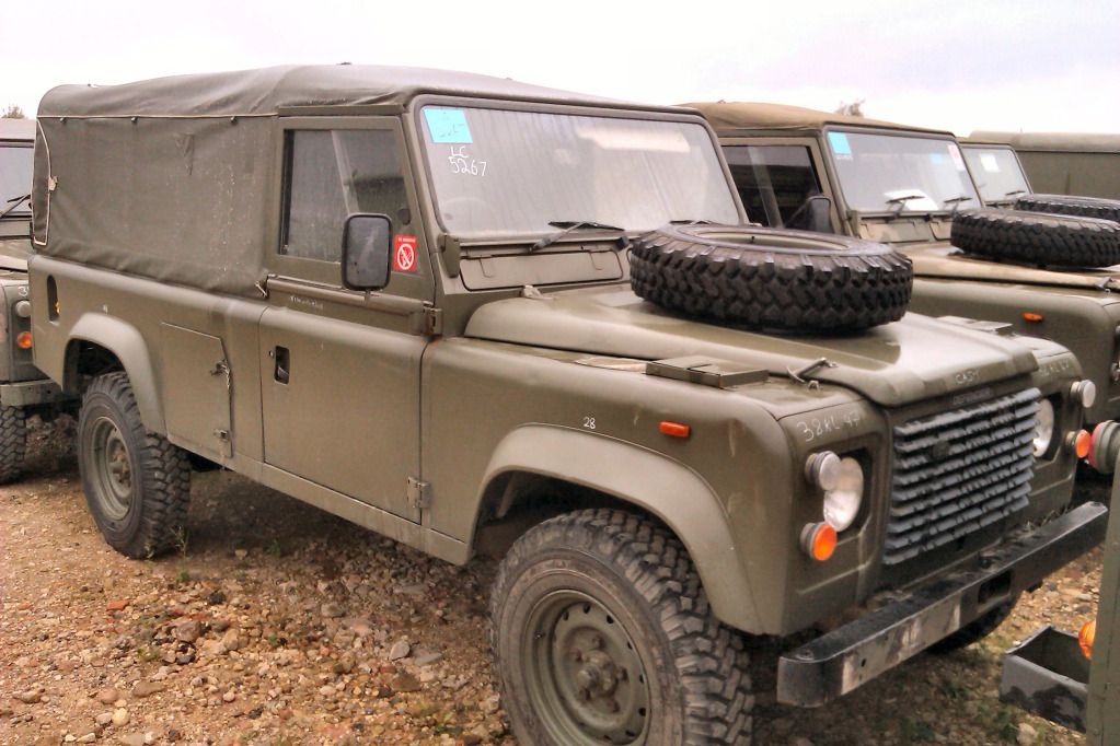 Landroveroutside_zps294f5b46.jpg