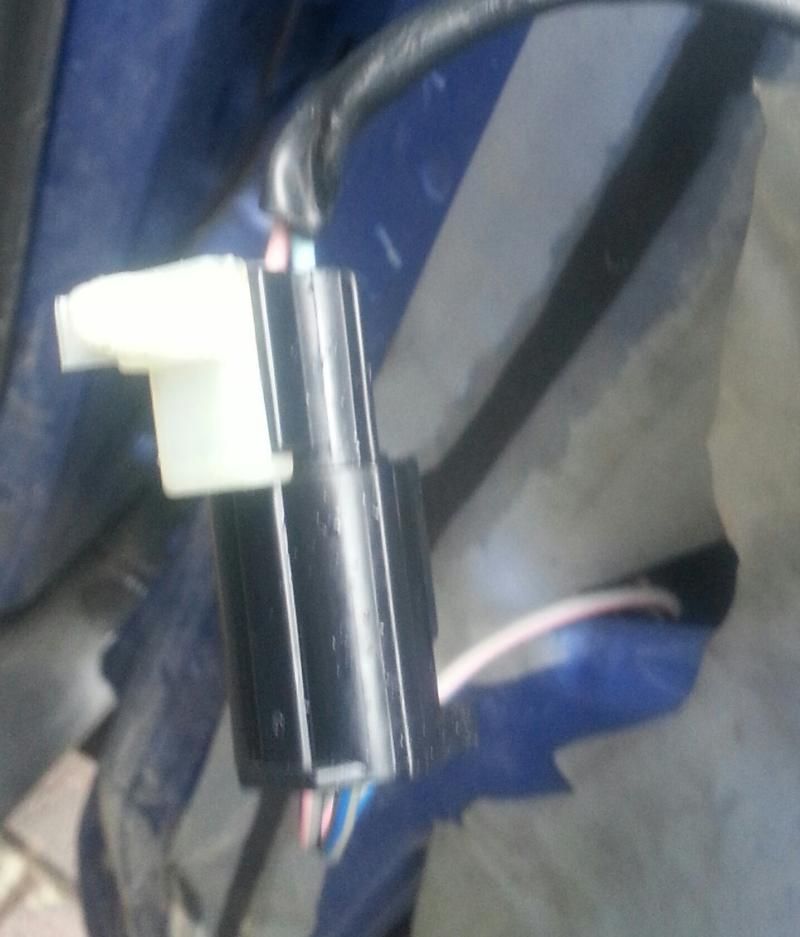 Window%20motor%20conn_zpsv6vr5rqo.jpg