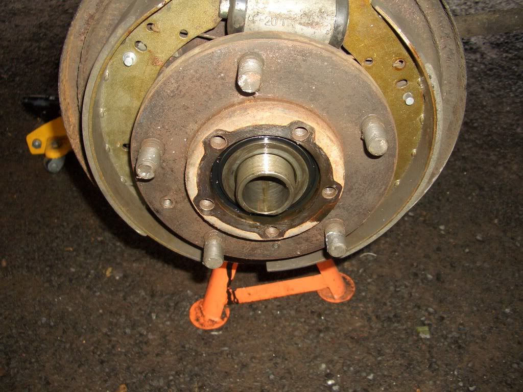 rearwheelbearingsrenewal009.jpg