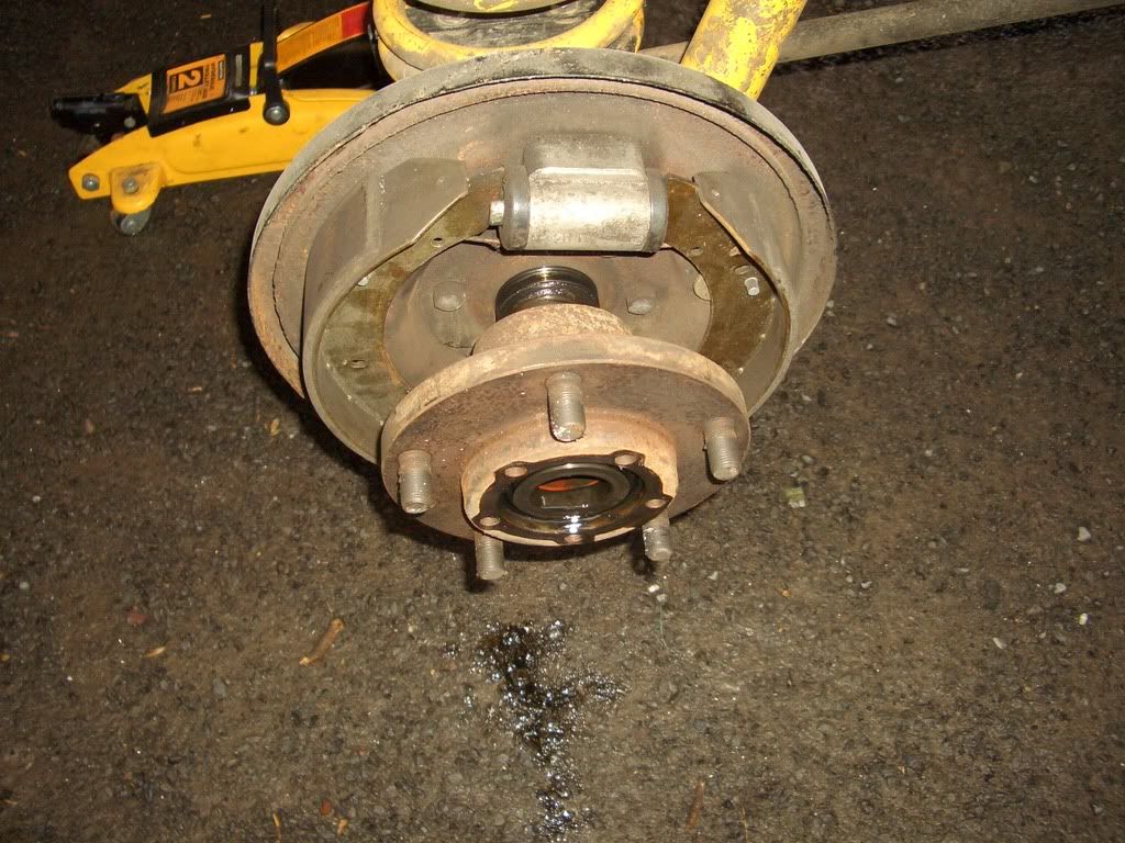 rearwheelbearingsrenewal010.jpg