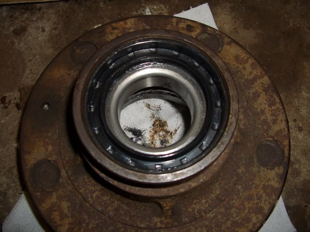 rearwheelbearingsrenewal019.jpg