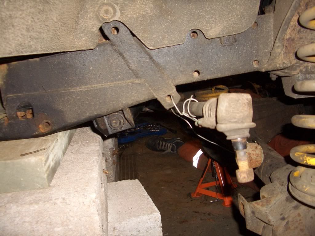 Changingmedefenderaxle010.jpg