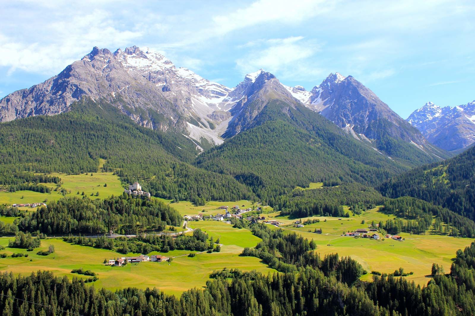 village-Alpine-valley-canton-Saint-Moritz-Engadin.jpg