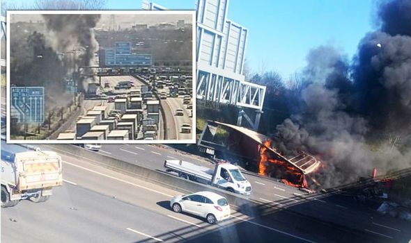 M25-closed-due-to-lorry-fire-1403010.jpg