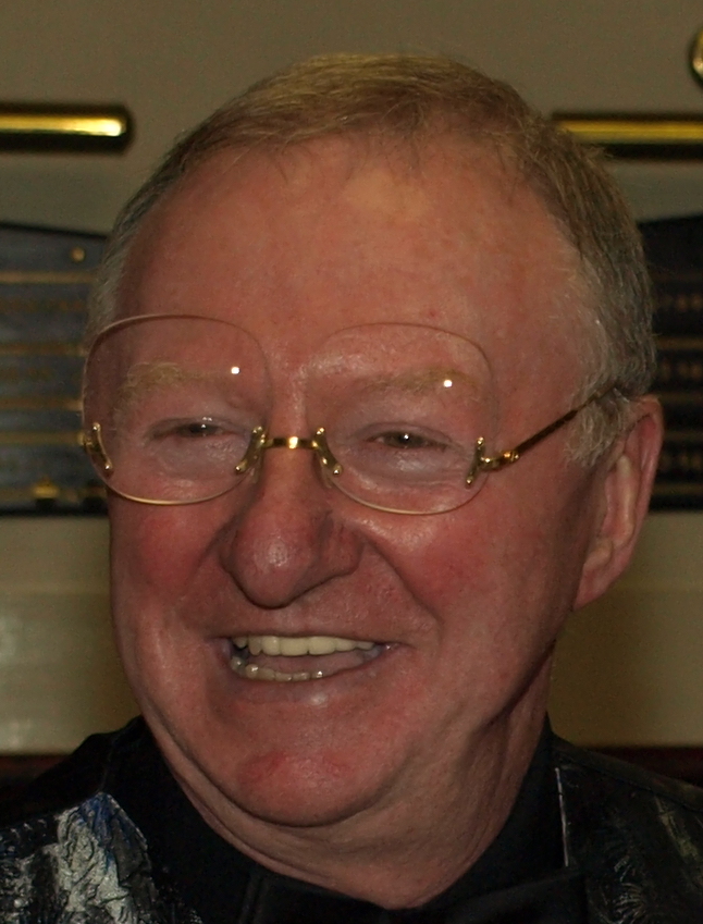 Dennis_Taylor_and_his_glasses_%28cropped%29.jpg