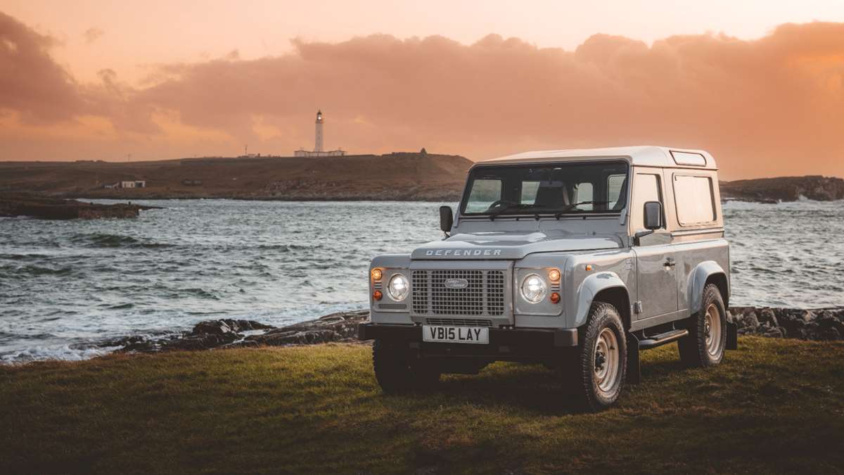 land-rover-classic-defender-works-v8-islay-edition-02.jpg